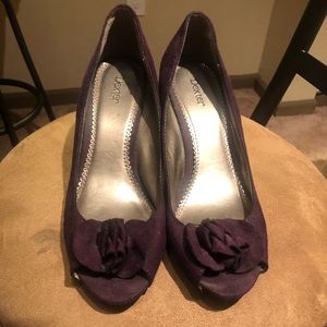 Purple pumps